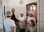 Biskup Mrzljak posjetio Caritasovu pučku kuhinju