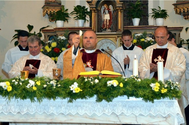 Duhovni program don Damira Stojića u Ivancu