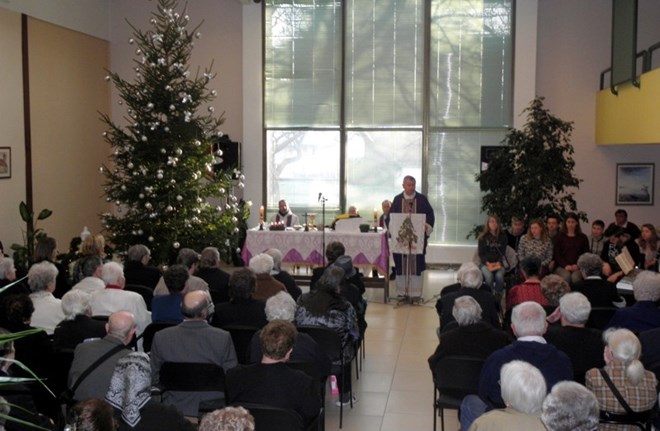 Biskup Mrzljak u prigodi svetkovine Božića pohodio Dom za starije