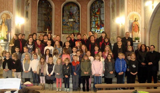 Humanitarni koncert zborova župe Sračinec za "Marijine obroke"