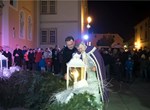 Biskup Mrzljak predvodio obred paljenja prve svijeće na adventskom vijencu