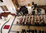 Pretprogram liturgijskog slavlja ređenja biskupa Bože Radoša pripremili bogoslovi Nadbiskupijskog bogoslovnog sjemeništa