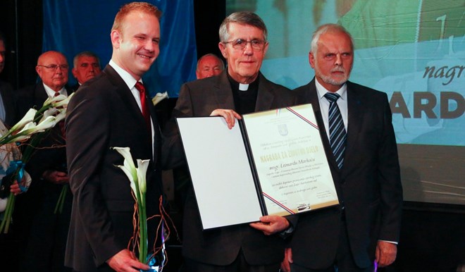 Mons. Leonard Markač primio nagradu za životno djelo Grada Koprivnice