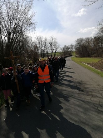 Oko 250 sudionika sudjelovalo je na 10. župnom križnom putu u Sv. Jurju na Bregu