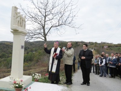 Tijekom pobožnosti 11. Marijinog puta do Vukovoja blagoslovljene još dvije postaje