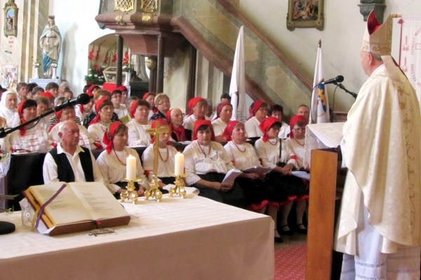 Biskup Mrzljak predvodio misu godišnjeg hodočašća Hrvata u Mađarskoj u svetište u Komaru