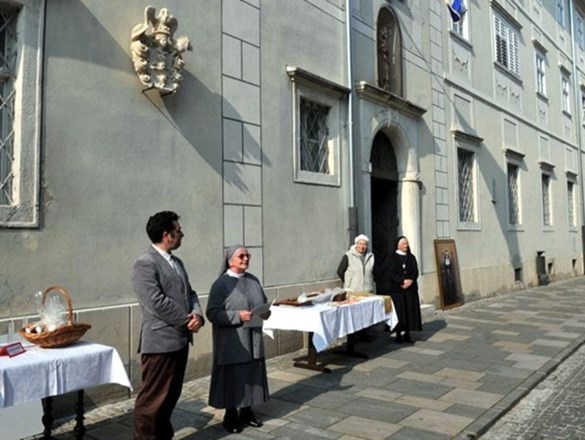 Na uršulinski samostan u Varaždinu postavljen grb najvećeg dobrotvora