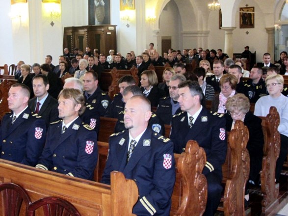 Biskup Mrzljak predvodio misu u prigodi Dana policije