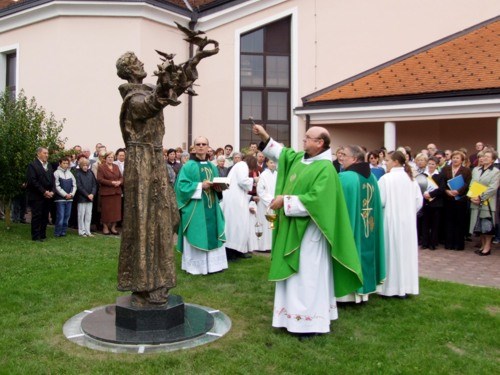 U čakovečkoj župi sv. Antuna Padovanskog blagoslovljen kip sv. Franje s pticama