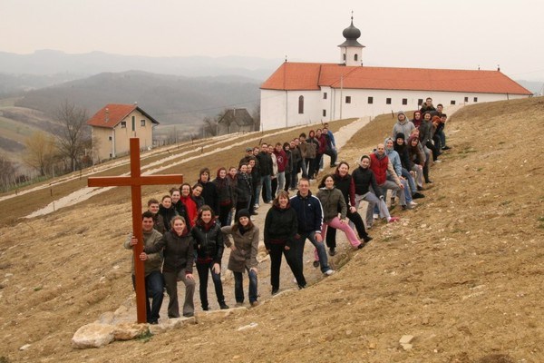 Godišnje duhovne vježbe Zbora mladih Varaždinske biskupije u novom Domu duhovnih susreta na Veternici